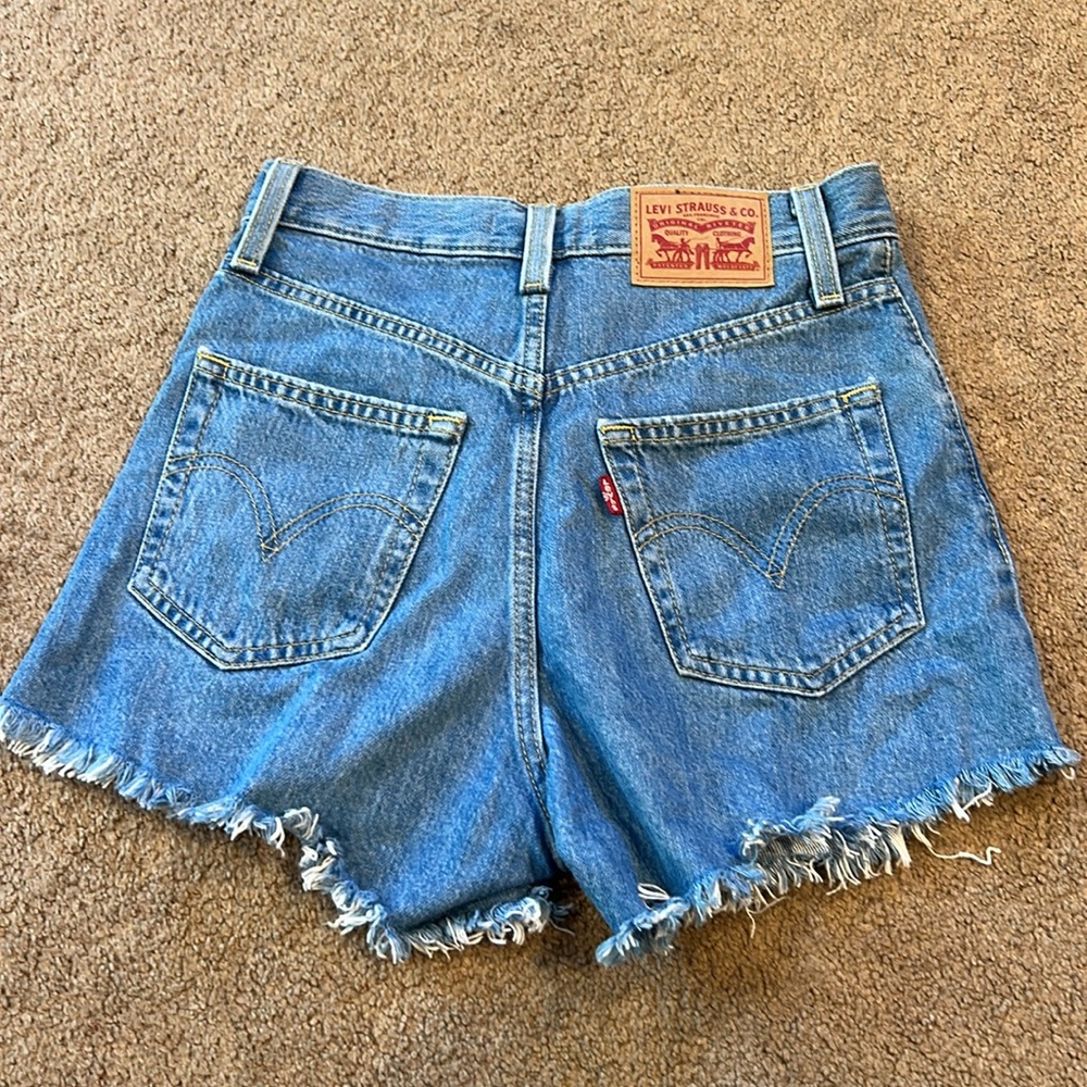 Levi’s distressed shorts - Size 23 - Picture 3 of 4